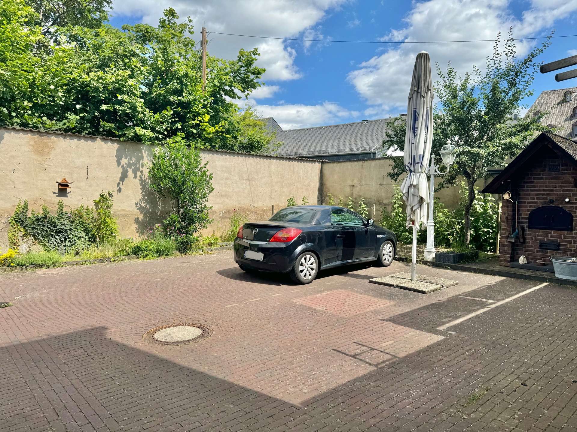 2 Etagen, 2 PKW-Stellpl&auml;tze, 2 B&auml;der, Loggia